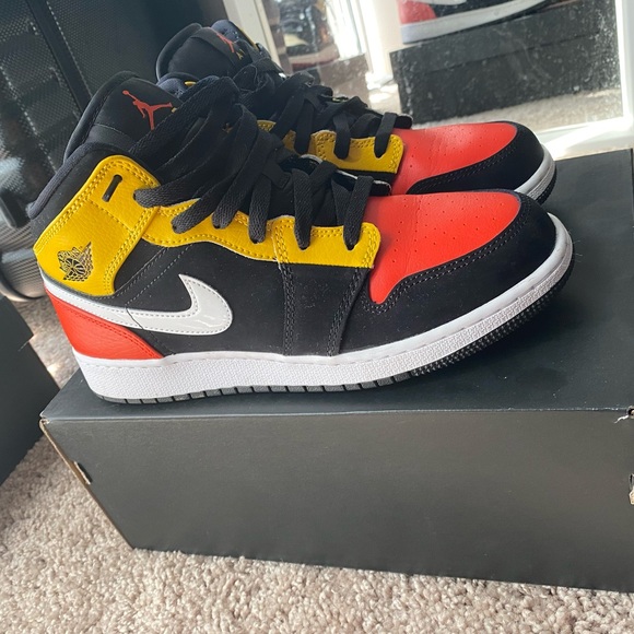 Nike Air Jordan 1 Mid - Picture 4 of 4